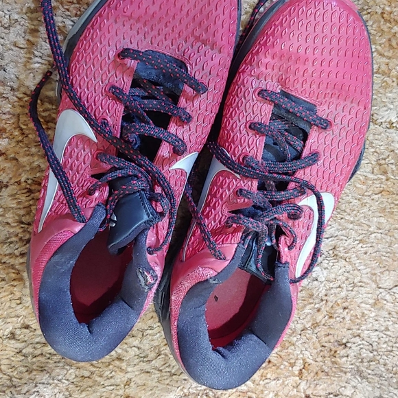 Basketball shoes - Picture 2 of 2